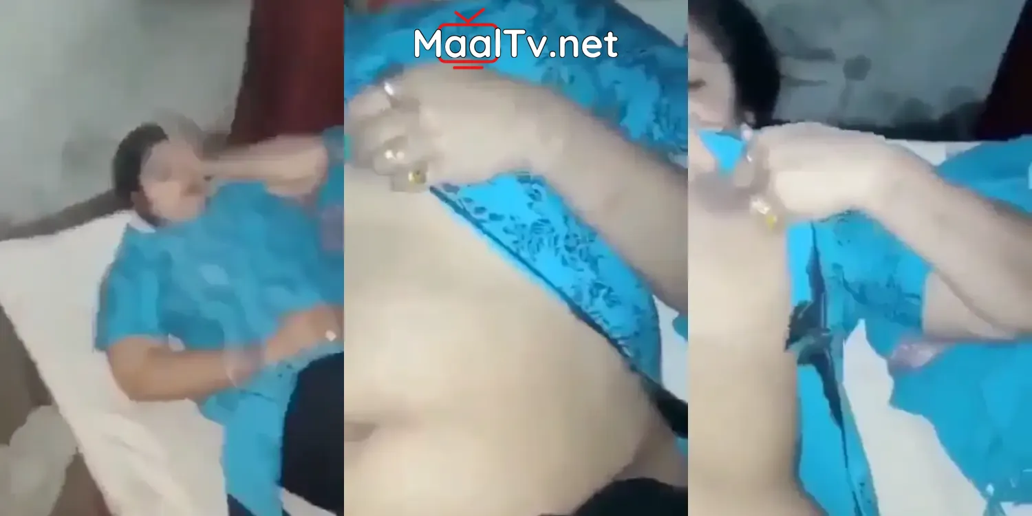 Desi Office Aunty Flashes Colleague Boobs